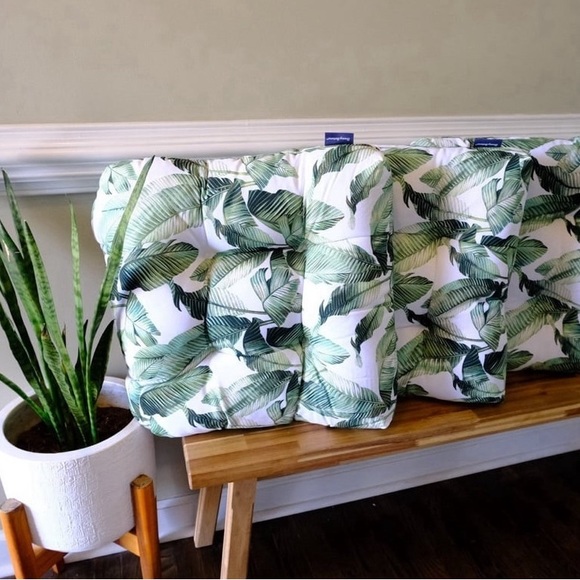 NWT 4pc Tommy Bahama Palm Tree 19 × 19 in cushion - Picture 1 of 5